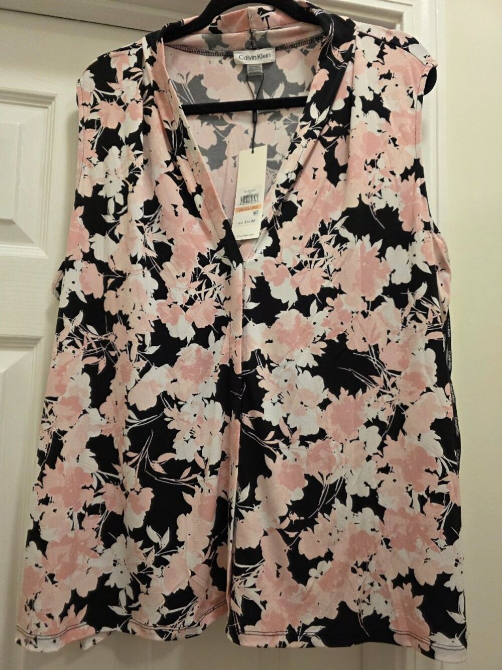 Calvin Klein 2X Floral Sleeveless V-Neck Blouse